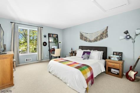 25 Ravenswood Lane Scotch Plains NJ 07076