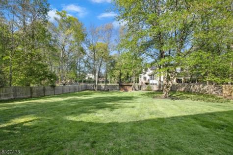 25 Ravenswood Lane Scotch Plains NJ 07076