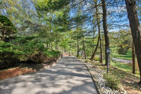 25 Ravenswood Lane Scotch Plains NJ 07076