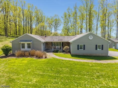352 Bellis Road Holland NJ 08804