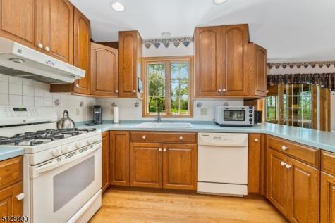 352 Bellis Road Holland NJ 08804