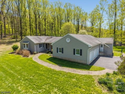 352 Bellis Road Holland NJ 08804