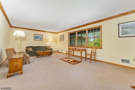 352 Bellis Road Holland NJ 08804