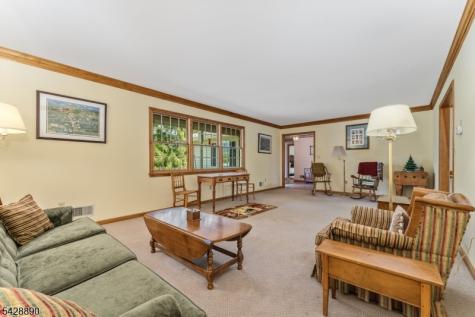352 Bellis Road Holland NJ 08804