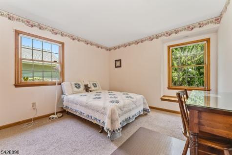 352 Bellis Road Holland NJ 08804