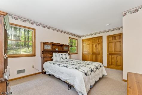 352 Bellis Road Holland NJ 08804