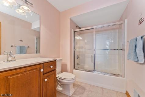 352 Bellis Road Holland NJ 08804