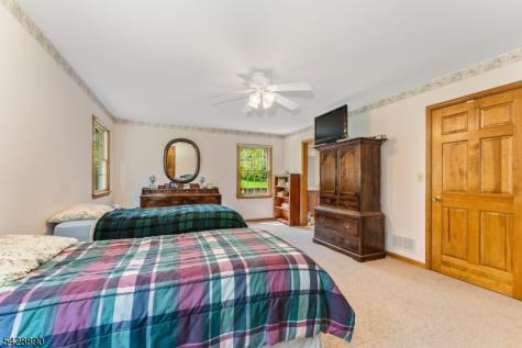 352 Bellis Road Holland NJ 08804