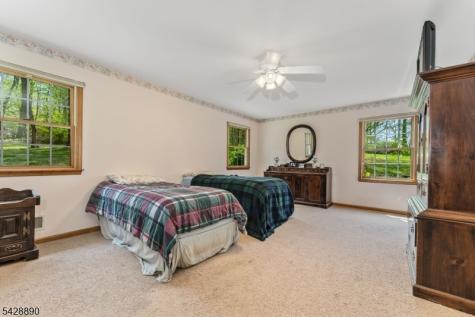 352 Bellis Road Holland NJ 08804