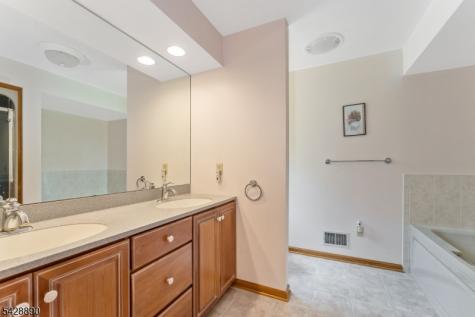 352 Bellis Road Holland NJ 08804