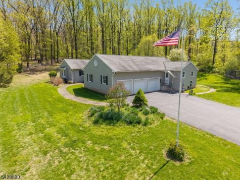352 Bellis Road Holland NJ 08804