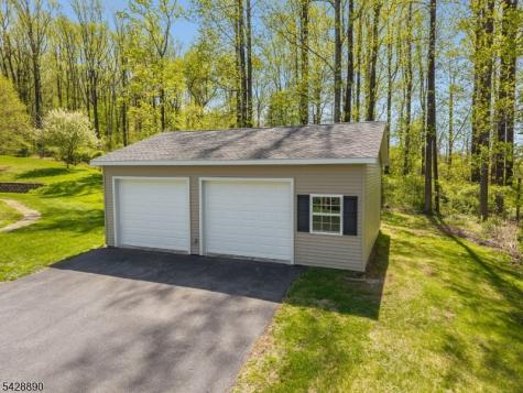352 Bellis Road Holland NJ 08804