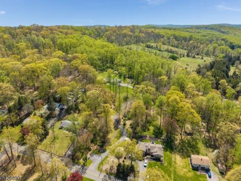 352 Bellis Road Holland NJ 08804