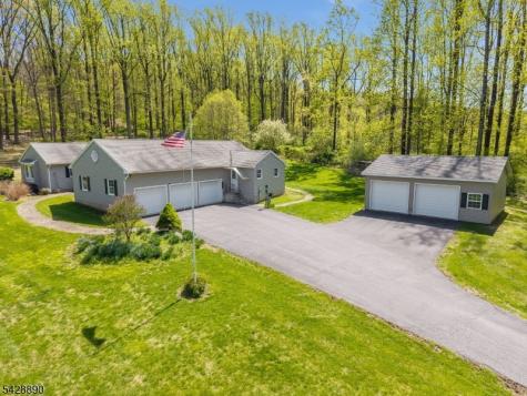 352 Bellis Road Holland NJ 08804
