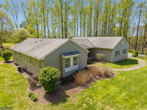 352 Bellis Road Holland NJ 08804