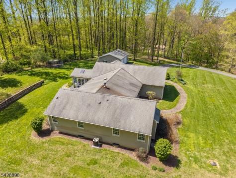 352 Bellis Road Holland NJ 08804