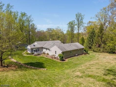 352 Bellis Road Holland NJ 08804