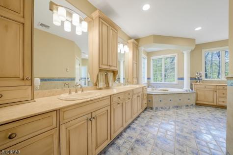 9 Pennbrook Court Montville NJ 07045