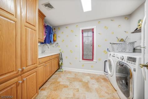 9 Pennbrook Court Montville NJ 07045