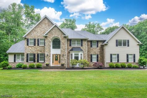 18 Stoneybrook Road Washington NJ 07853