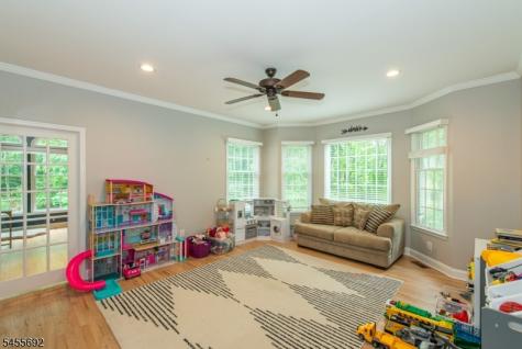 18 Stoneybrook Road Washington NJ 07853