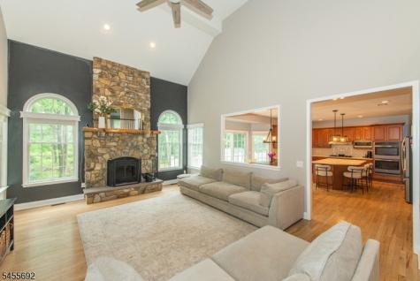 18 Stoneybrook Road Washington NJ 07853