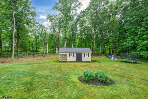 18 Stoneybrook Road Washington NJ 07853