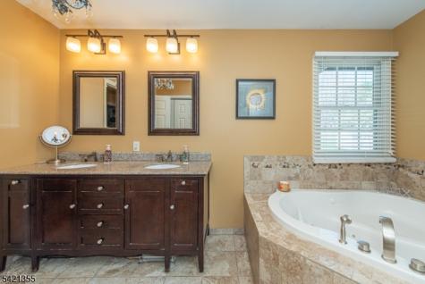 257 Eyland Avenue Roxbury NJ 07876