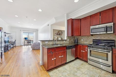 15 Tichenor Lane Newark NJ 07114