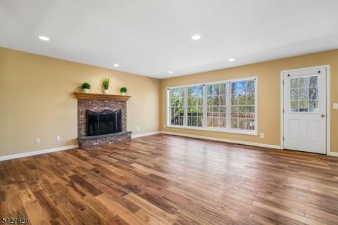2 Log Road Jefferson NJ 07849