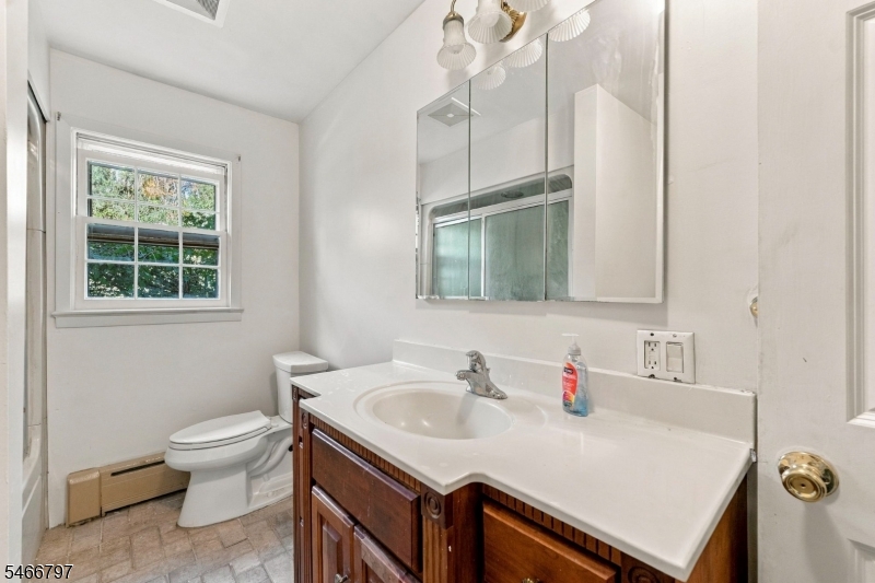 21 Chamberlain Road Jefferson NJ 07438