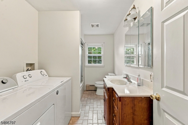 21 Chamberlain Road Jefferson NJ 07438