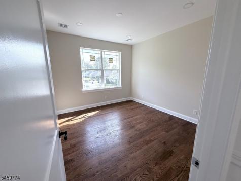 28 Mckinley Avenue Woodbridge NJ 07067