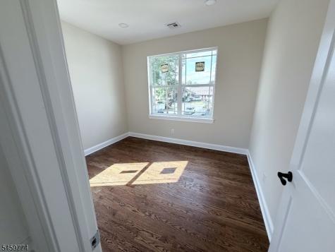 28 Mckinley Avenue Woodbridge NJ 07067