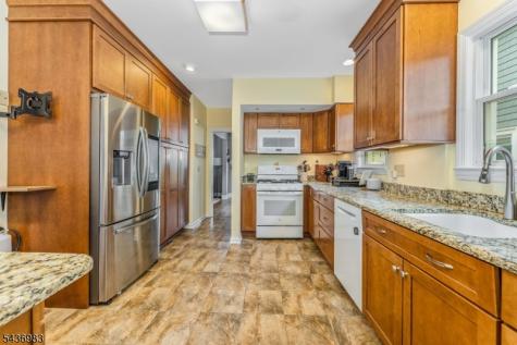 28 Codington Place Somerville NJ 08876