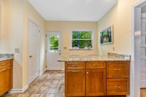 28 Codington Place Somerville NJ 08876