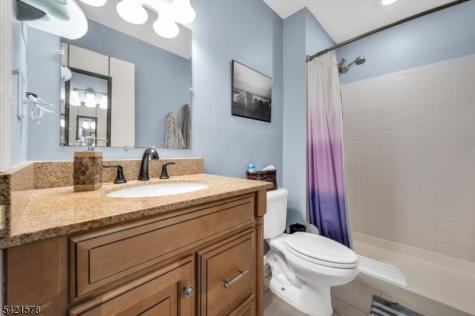 20 Park Avenue Lopatcong NJ 08865
