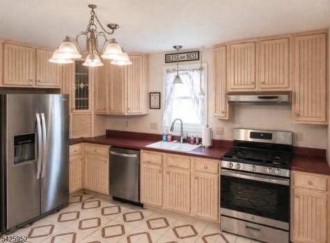 55 W Clay Avenue Roselle Park NJ 07204