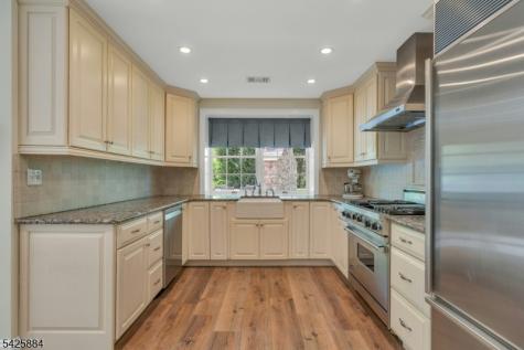 15 Fieldstone Court East Hanover NJ 07936
