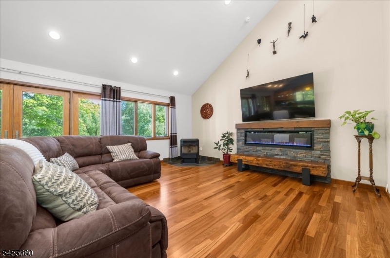 11 White Bridge Road Franklin NJ 08867