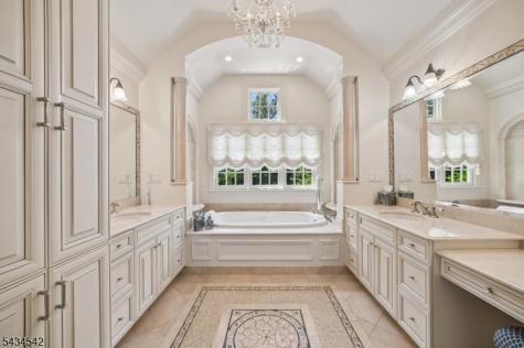 11 Cayuga Way Millburn NJ 07078