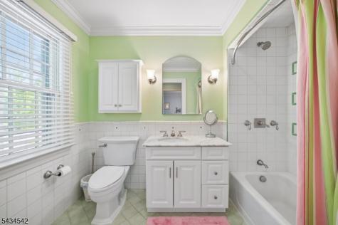 11 Cayuga Way Millburn NJ 07078