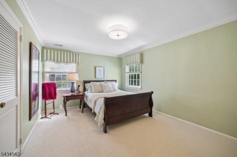 11 Cayuga Way Millburn NJ 07078
