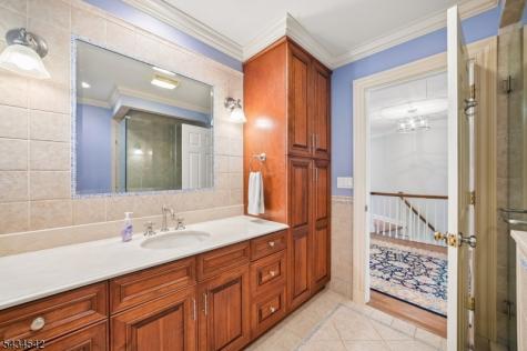 11 Cayuga Way Millburn NJ 07078