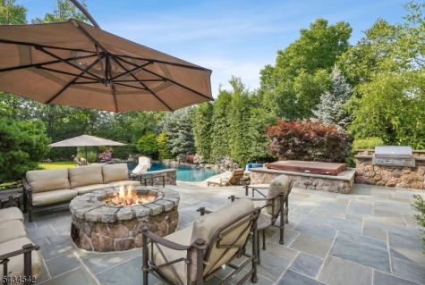 11 Cayuga Way Millburn NJ 07078
