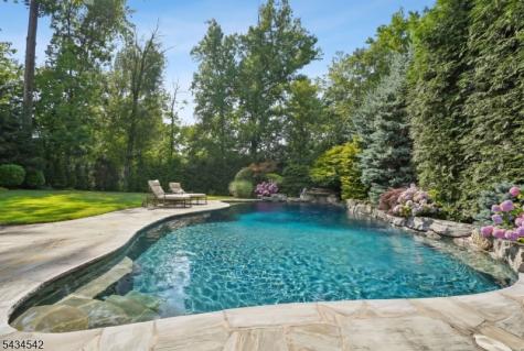 11 Cayuga Way Millburn NJ 07078