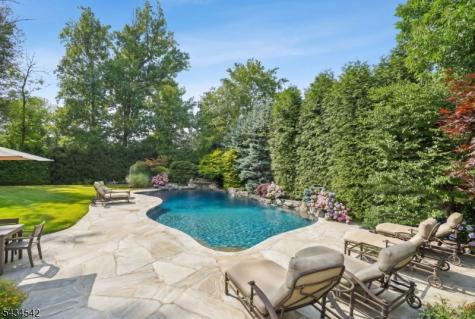 11 Cayuga Way Millburn NJ 07078