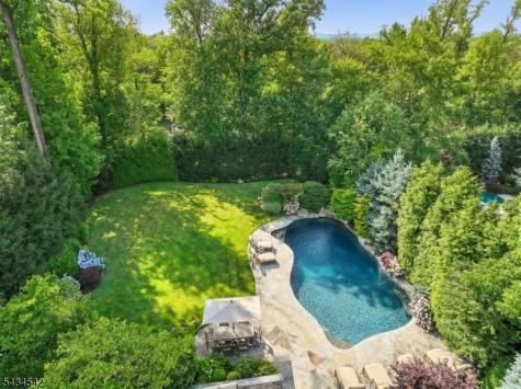 11 Cayuga Way Millburn NJ 07078