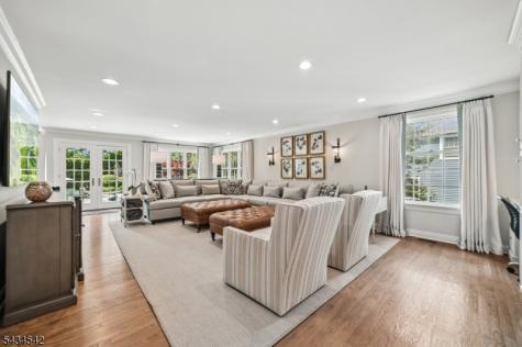 11 Cayuga Way Millburn NJ 07078
