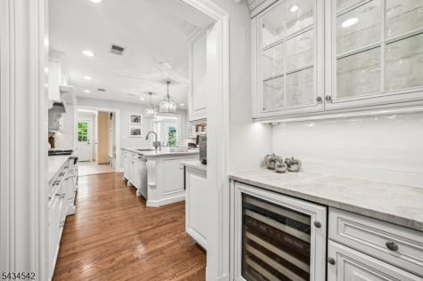 11 Cayuga Way Millburn NJ 07078